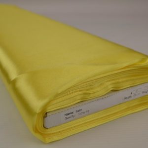 Licht geel satijn stof op rol