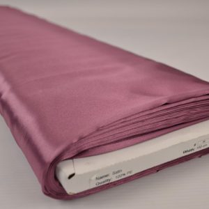 Satijn stof donker oud roze op rol