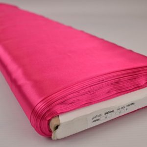 Fuchsia satijn stof op rol