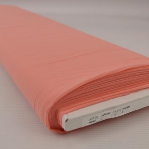 Chiffon stof zalmroze op rol