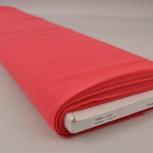 Chiffon stof koraalroze op rol